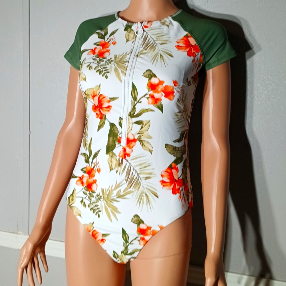 Nwt size small swimsuit